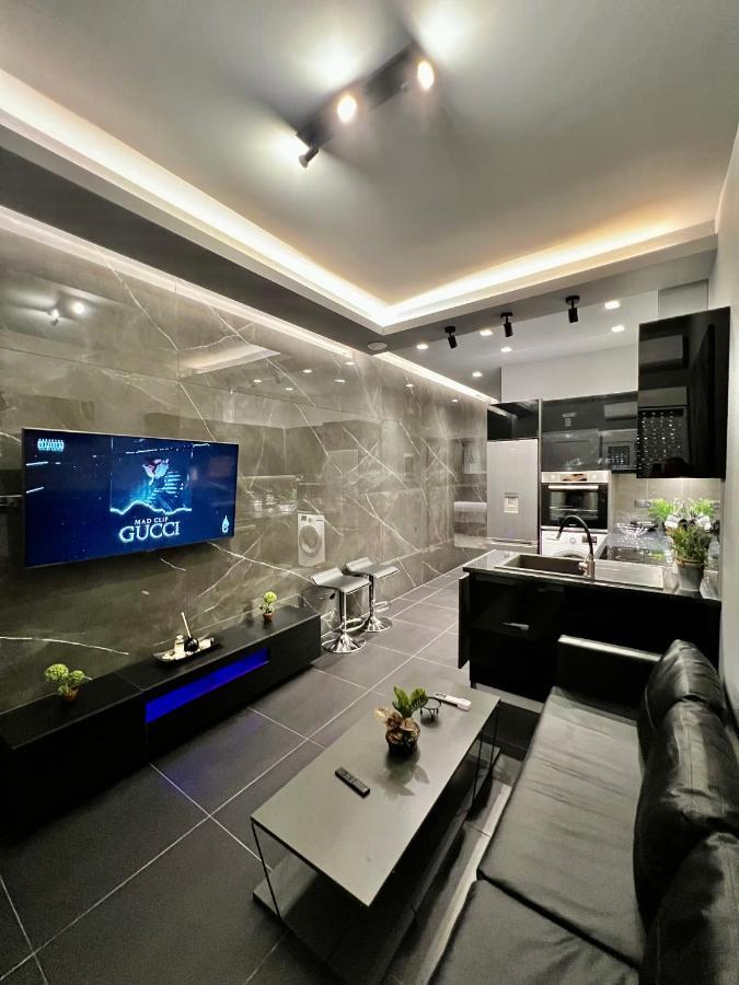 Luxury Black And White Interior Apartments Kalamata Esterno foto